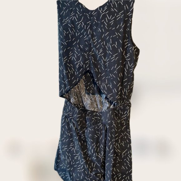 ZERGATIK | Mini Black/White Jumpsuit (Size M) - Picture 6 of 11